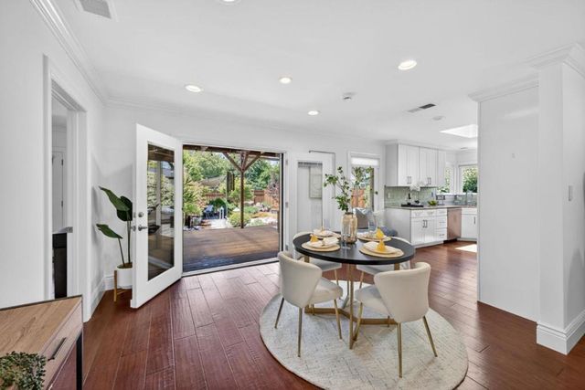 1125 Carlton Avenue, Menlo Park, CA 94025