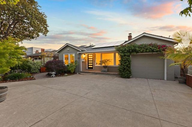 1125 Carlton Avenue, Menlo Park, CA 94025