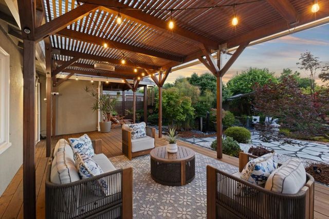 1125 Carlton Avenue, Menlo Park, CA 94025