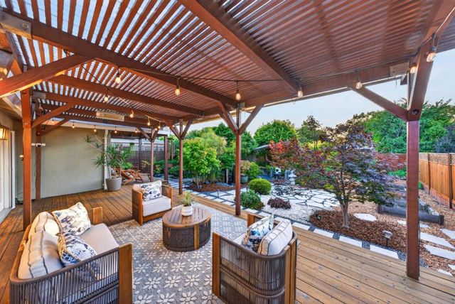 1125 Carlton Avenue, Menlo Park, CA 94025