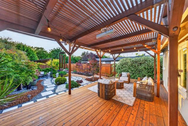1125 Carlton Avenue, Menlo Park, CA 94025