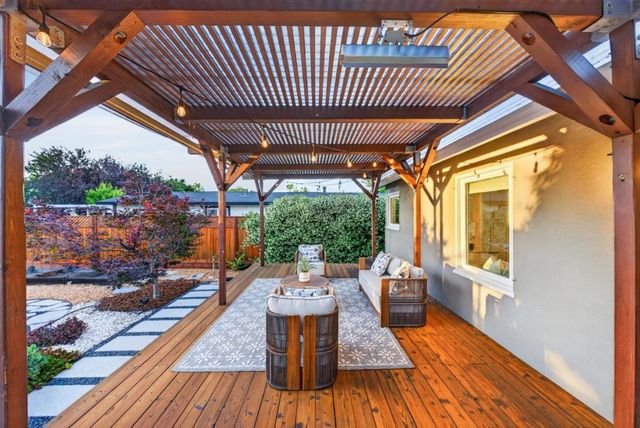 1125 Carlton Avenue, Menlo Park, CA 94025