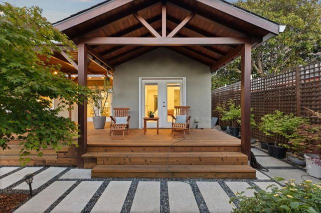 1125 Carlton Avenue, Menlo Park, CA 94025