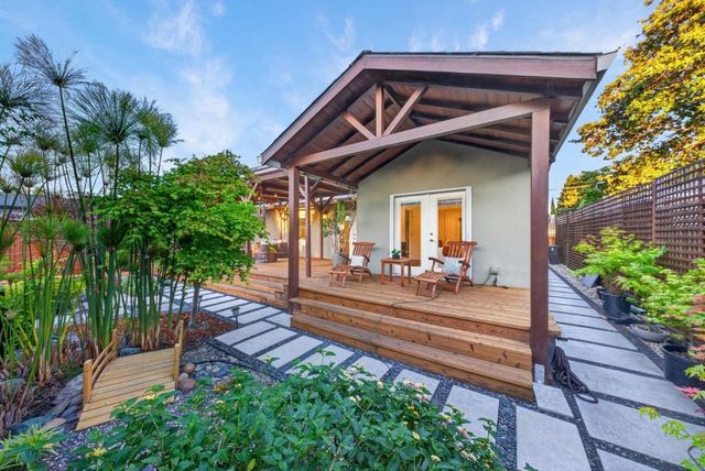 1125 Carlton Avenue, Menlo Park, CA 94025