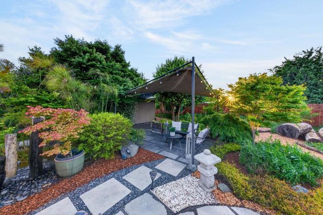 1125 Carlton Avenue, Menlo Park, CA 94025