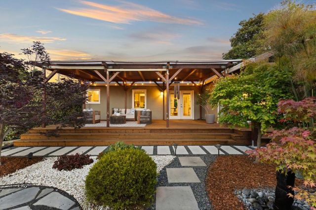 1125 Carlton Avenue, Menlo Park, CA 94025