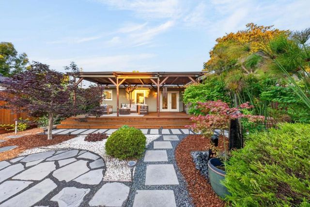 1125 Carlton Avenue, Menlo Park, CA 94025