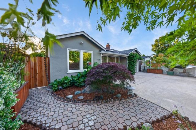 1125 Carlton Avenue, Menlo Park, CA 94025