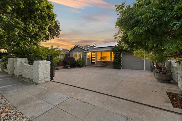1125 Carlton Avenue, Menlo Park, CA 94025