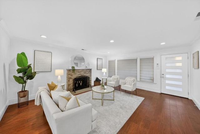 1125 Carlton Avenue, Menlo Park, CA 94025