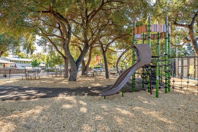1125 Carlton Avenue, Menlo Park, CA 94025