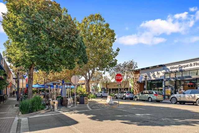 1125 Carlton Avenue, Menlo Park, CA 94025