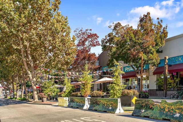 1125 Carlton Avenue, Menlo Park, CA 94025
