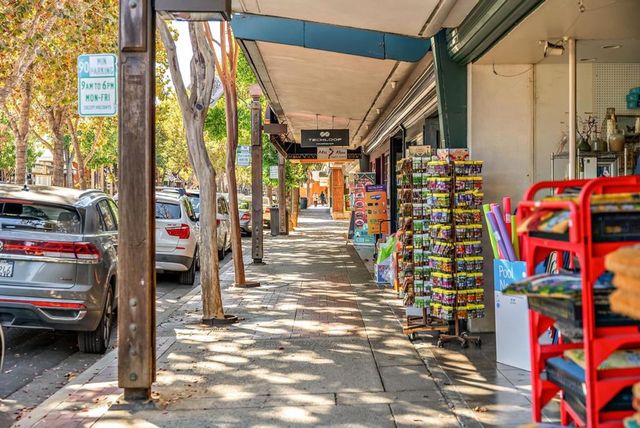 1125 Carlton Avenue, Menlo Park, CA 94025
