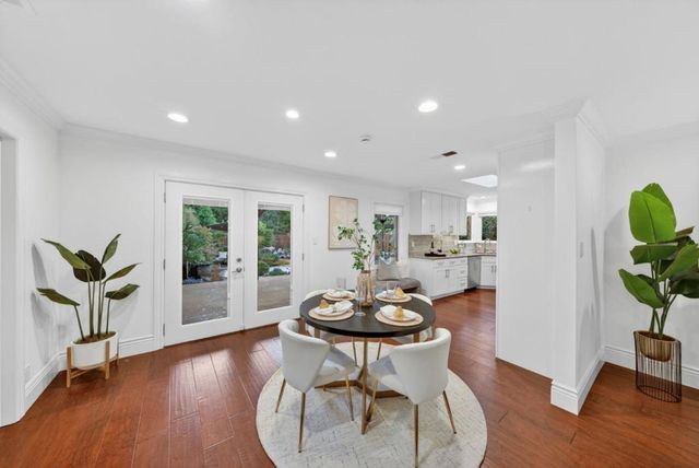 1125 Carlton Avenue, Menlo Park, CA 94025