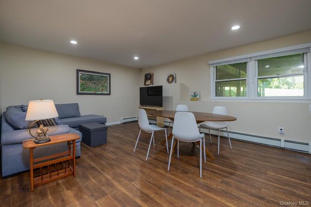 4 Apple Court, Nanuet, NY 10954