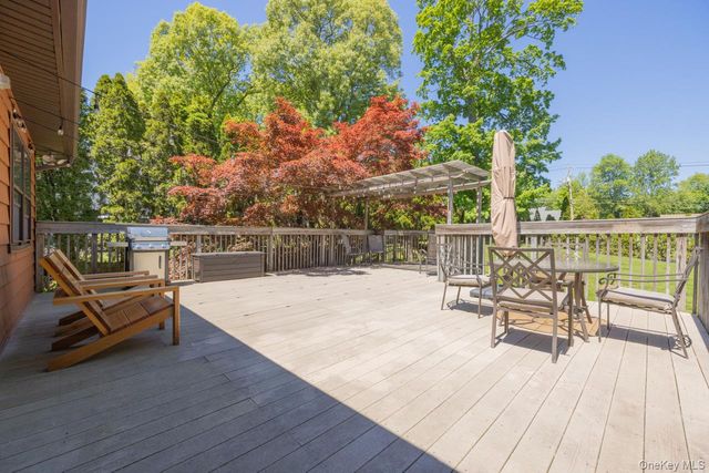 4 Apple Court, Nanuet, NY 10954