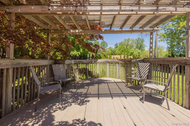 4 Apple Court, Nanuet, NY 10954