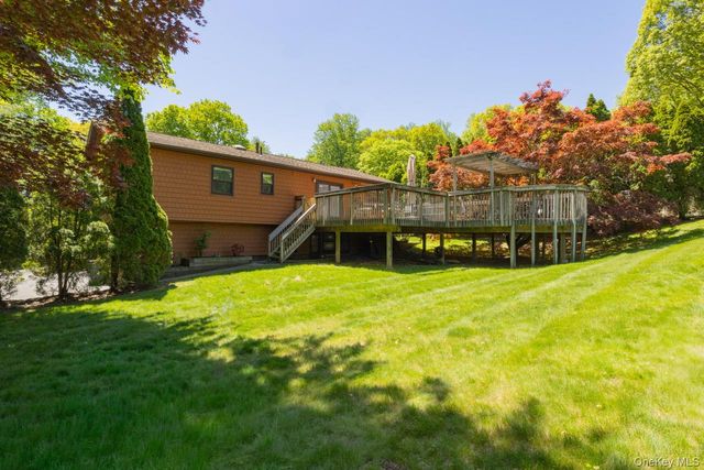 4 Apple Court, Nanuet, NY 10954
