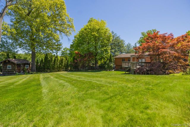 4 Apple Court, Nanuet, NY 10954