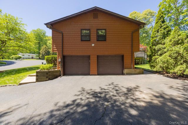 4 Apple Court, Nanuet, NY 10954