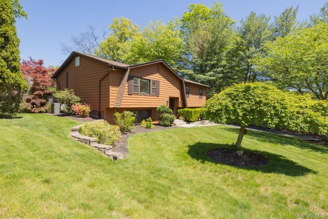 4 Apple Court, Nanuet, NY 10954