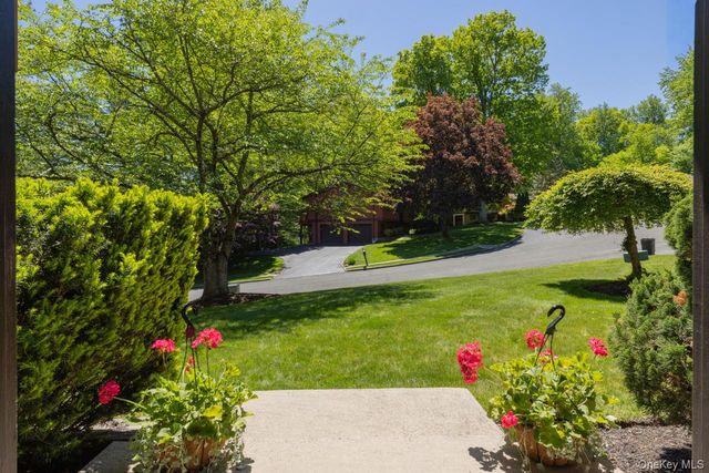 4 Apple Court, Nanuet, NY 10954
