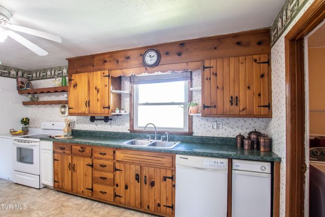 1662 Carolina Avenue, Bristol, TN 37620