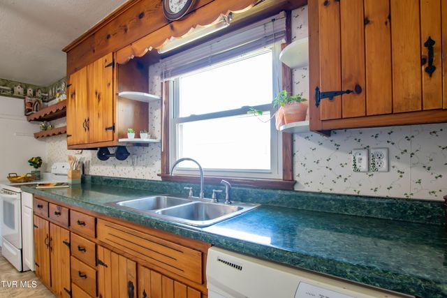 1662 Carolina Avenue, Bristol, TN 37620