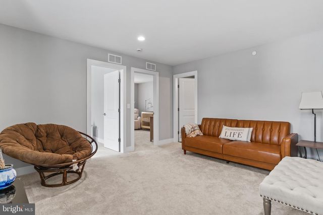 117 LARKIN DR, Mechanicsburg, PA 17055