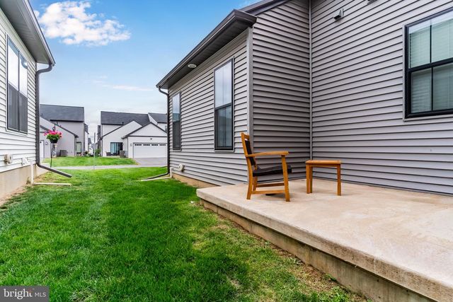 117 LARKIN DR, Mechanicsburg, PA 17055