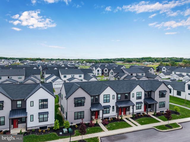 117 LARKIN DR, Mechanicsburg, PA 17055