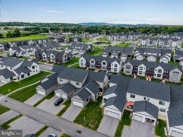 117 LARKIN DR, Mechanicsburg, PA 17055