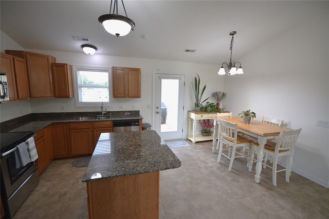 6002 NW 52nd Street, Johnston, IA 50131