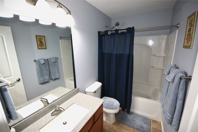 6002 NW 52nd Street, Johnston, IA 50131