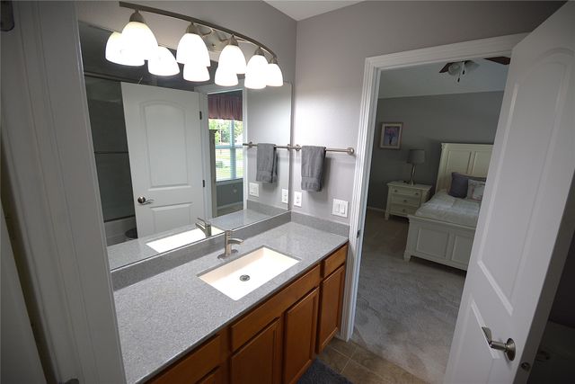 6002 NW 52nd Street, Johnston, IA 50131