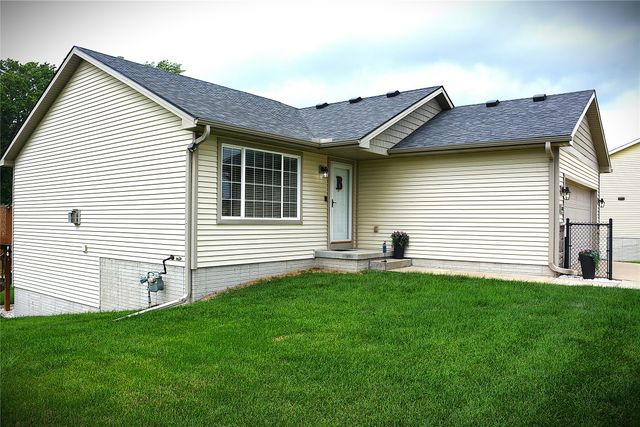 6002 NW 52nd Street, Johnston, IA 50131