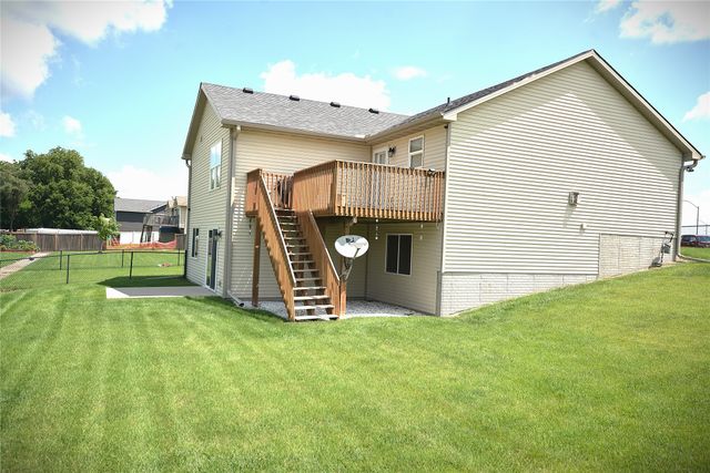 6002 NW 52nd Street, Johnston, IA 50131