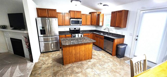 6002 NW 52nd Street, Johnston, IA 50131
