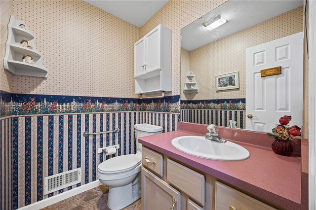 18 Shiloh Court, Greece, NY 14612