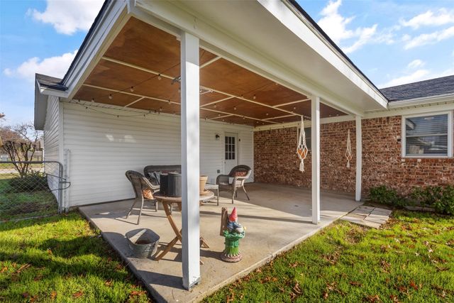 708 E Prairie View Road, Crowley, TX 76036