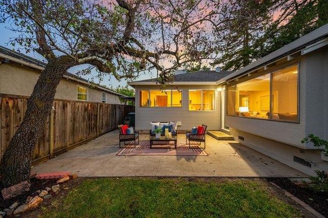 1561 Virginia Avenue, Redwood City, CA 94061