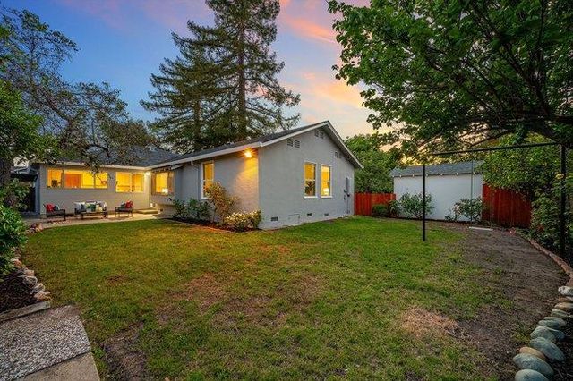 1561 Virginia Avenue, Redwood City, CA 94061