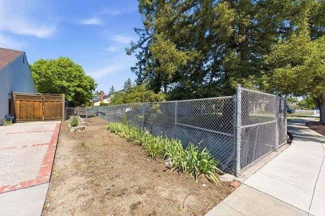 1561 Virginia Avenue, Redwood City, CA 94061