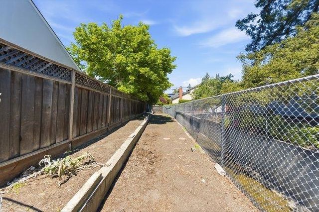 1561 Virginia Avenue, Redwood City, CA 94061
