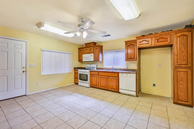 176 Manzanillo Street, Woodlake, CA 93286