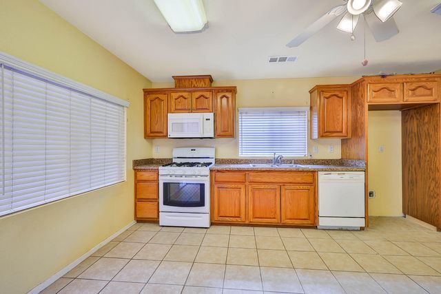 176 Manzanillo Street, Woodlake, CA 93286