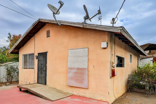 176 Manzanillo Street, Woodlake, CA 93286