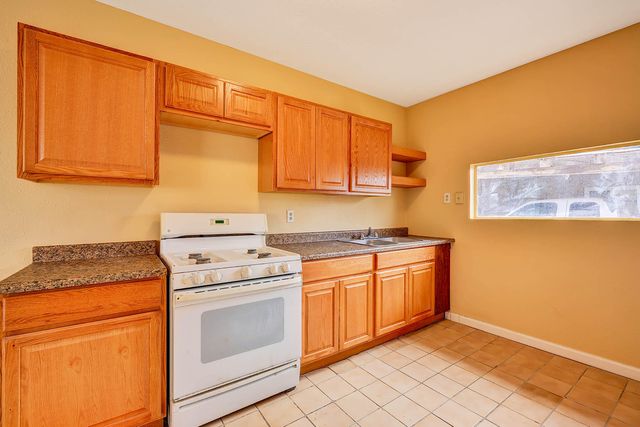 176 Manzanillo Street, Woodlake, CA 93286