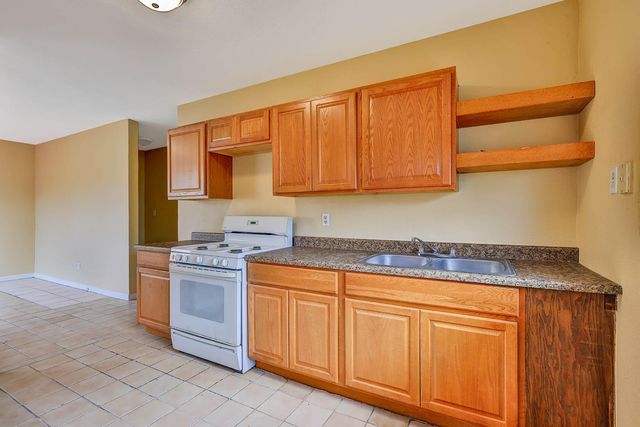 176 Manzanillo Street, Woodlake, CA 93286